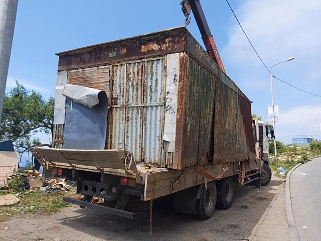 Во Владивостоке городские территории освобождают от незаконно установленных объектов