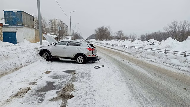 В Саратове стокновение KIA  и «Лады» закончилось госпитализацией водителя и пассажира