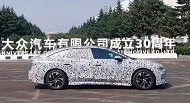 Электрический седан Volkswagen ID.7 2023 года впервые показали на фото