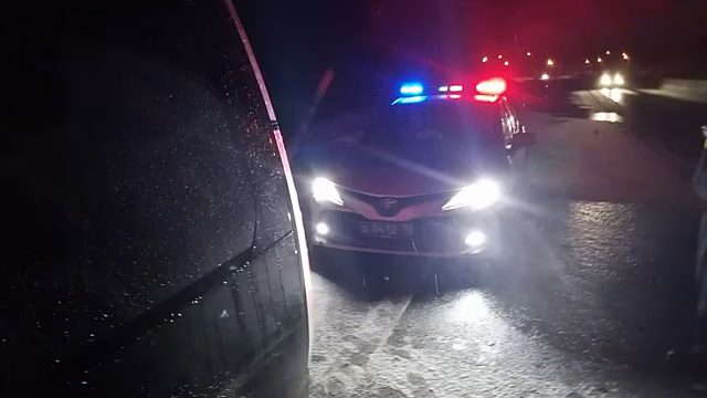 В Петербурге полицейские в ходе погони со стрельбой задержали нетрезвого водителя-дебошира на минивэне