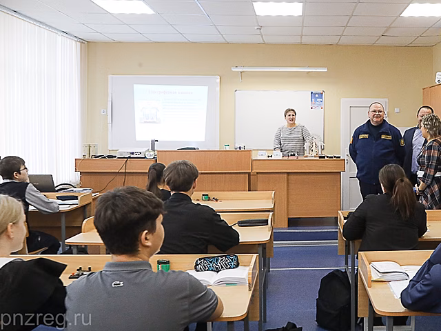 Олег Мельниченко проверил состояние объектов социальной инфраструктуры в Русском Камешкире