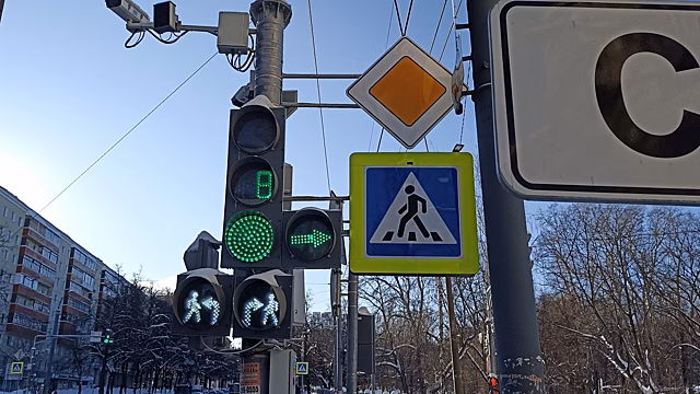 Работу светофора изменили на нижегородском перекрестке Белинского – Ошарской
