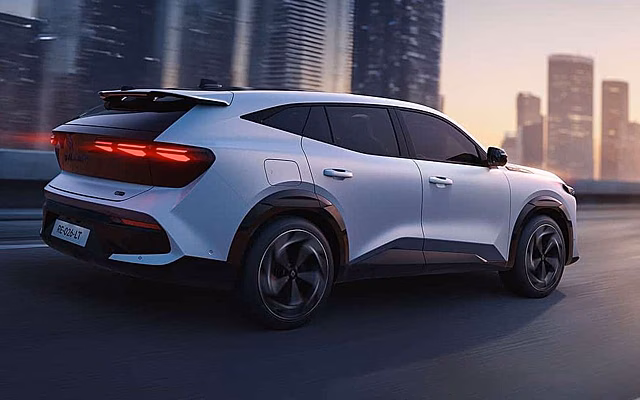 Renault готовит самый большой гибридный кроссовер в линейке