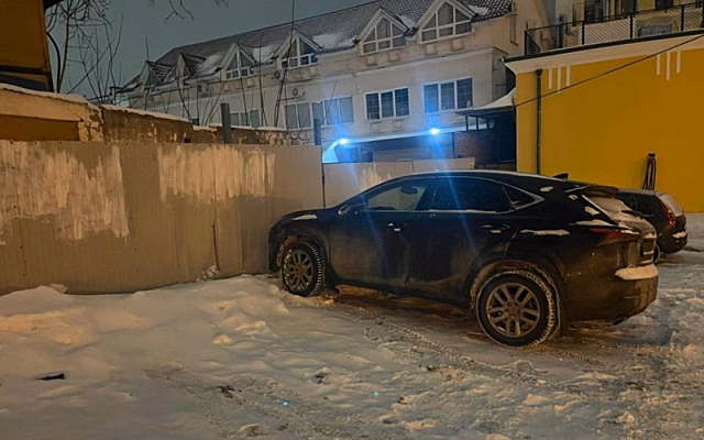 Пьяный водитель врезался в металлический забор в центре Рязани