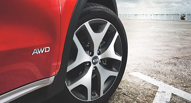 На тестах заметили электрокар KIA EV9 в кузове кроссовера