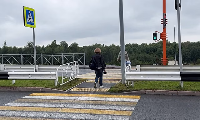 Светофор появился на опасном участке дороги в Кемерове после представления мэру