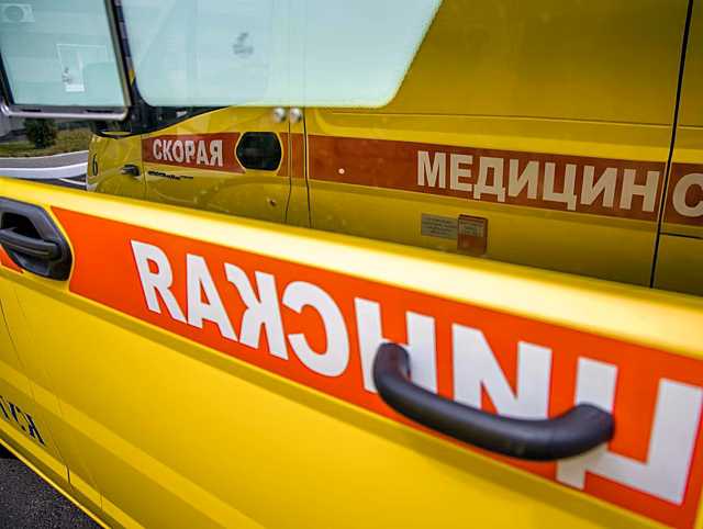 В Курске «Опель» сбил дорожного рабочего