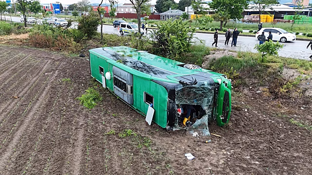 Туристический автобус перевернулся в Турции, пострадали 46 человек