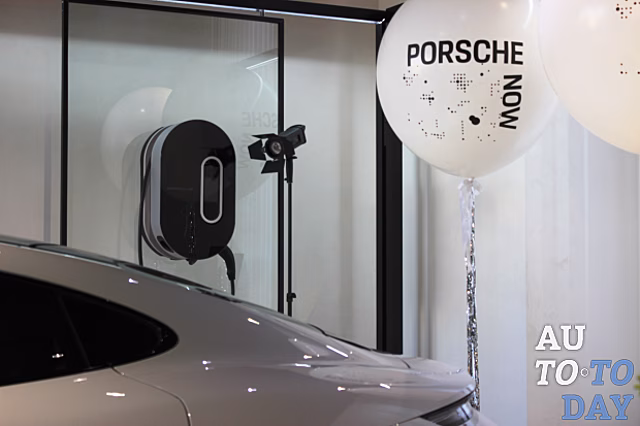 В Украине открылся автосалон Porsche нового формата: впервые в Восточной Европе