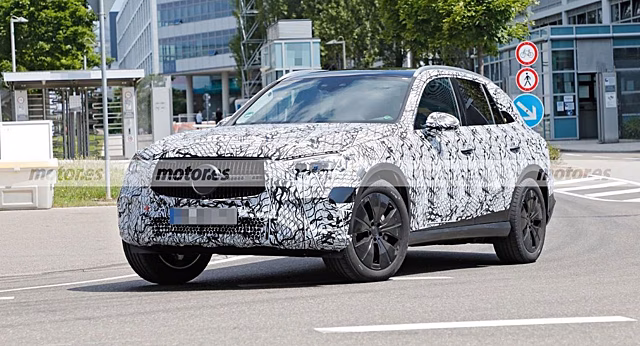 Новые шпионские снимки гибридного Mercedes GLC