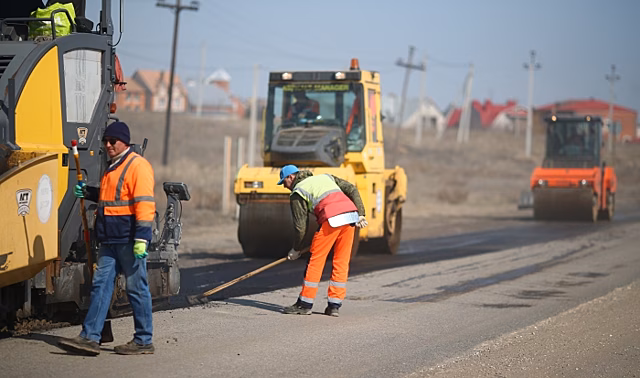 В Волгограде в поселке Гумрак уложат 2,5 км асфальта на улице Моторной