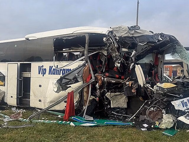 15 человек пострадали во время ДТП с пассажирским автобусом в Турции