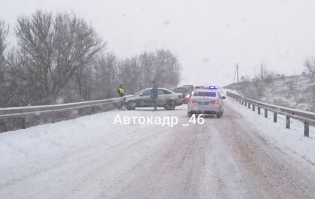Снежное утро 5 февраля в Курской области началось с дорожных аварий