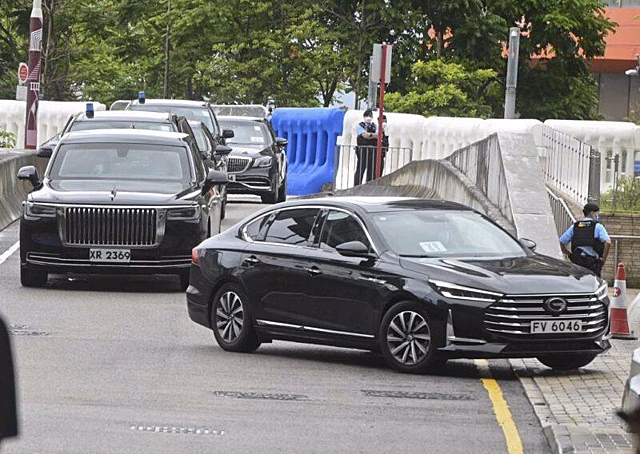 В Москве заметили бронированные лимузины Hongqi N701 из кортежа председателя КНР Си Цзиньпина