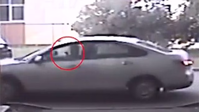 В Петербурге разыскивается водитель, расстрелявший чужие авто на парковке