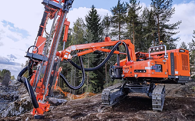 Компания Sandvik начала продажу серии буровых установок без кабины оператора