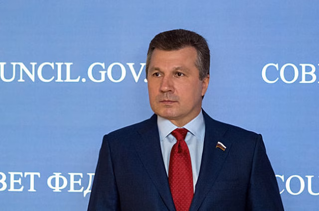 Сенатор рассказал, как выполняется поручение президента по ценам на битум