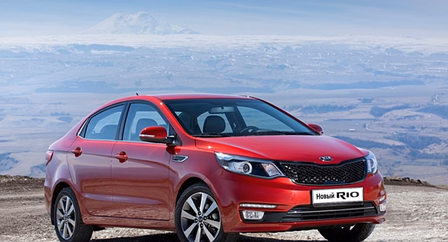 В России запустили продажи новых седанов KIA Rio