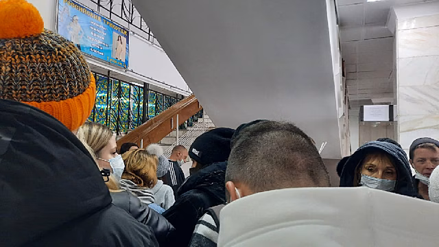 Благовещенцы жалуются на столпотворение в прививочном пункте торгового центра