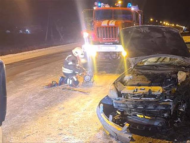 В Волжском районе в ДТП с легковушкой и фурой пострадали два человека