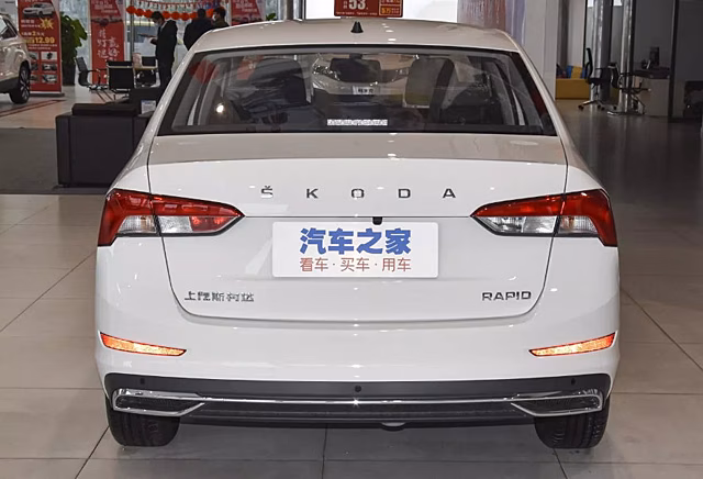 В РФ началась продажа новых лифтбеков Skoda Rapid из КНР по цене 2,3 млн рублей