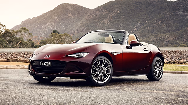 Mazda готовит новое поколение культового родстера MX-5