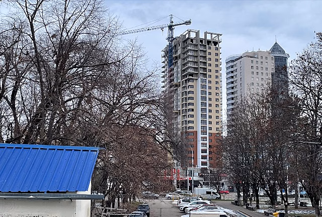 Три проблемных ЖК так и не достроили в 2025 году, как обещали власти Краснодара