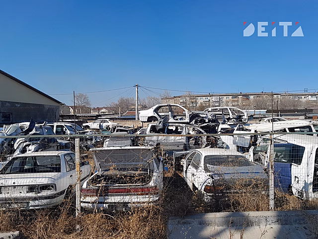 Первую партию брошенного автохлама забирают на спецстоянку во Владивостоке