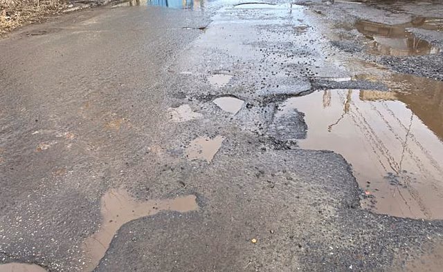 В Курской области администрацию района обязали отремонтировать дорогу