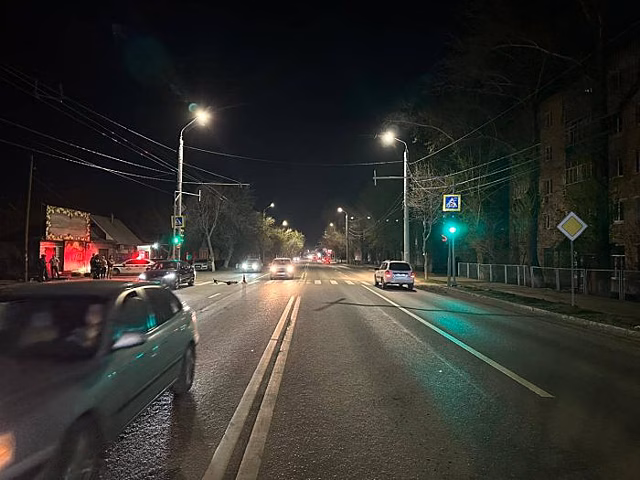 В Оренбурге под колеса авто попала девушка-подросток на электросамокате