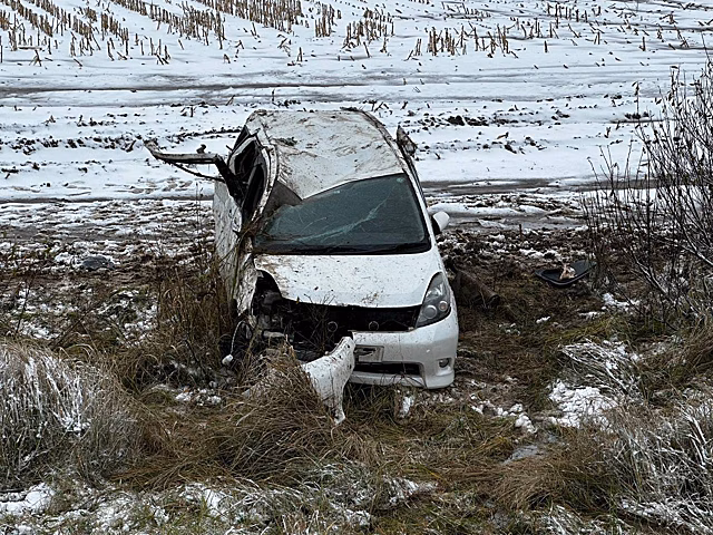 Toyota вылетела в кювет и перевернулась на трассе Калуга-Тула
