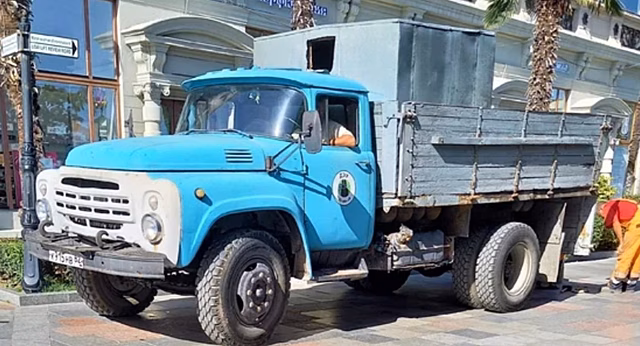 Почему в СССР отказались от использования перспективного V-образного мотора в ЗИЛ-130?