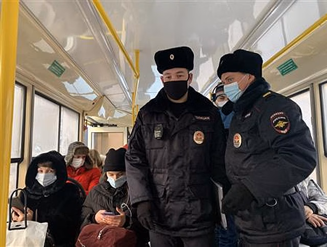 Более 150 протоколов составлено на самарцев, игнорирующих масочный режим в транспорте