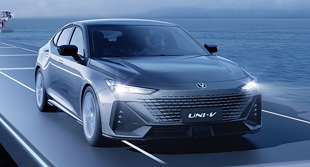 Обзор Changan Uni-V: лифтбек родом из Китая со спортивным режимом и выдвижным спойлером
