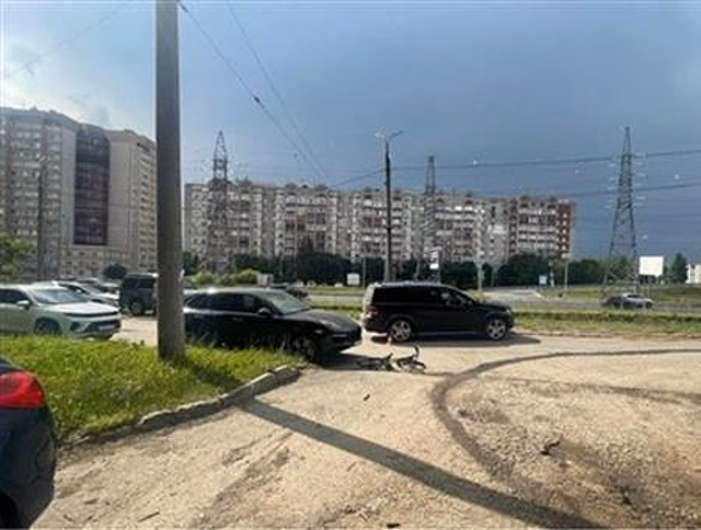 В Самаре подросток на велосипеде попал под Mercedes