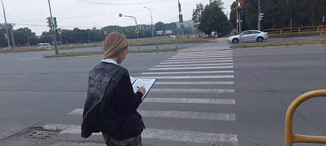 В Тольятти самокатчик сбил ребенка на зебре и скрылся