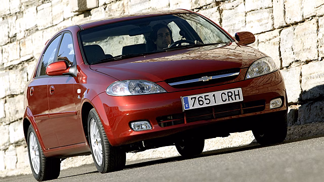 Хетчбэк Chevrolet Lacetti с пробегом: стоит ли брать в 2026
