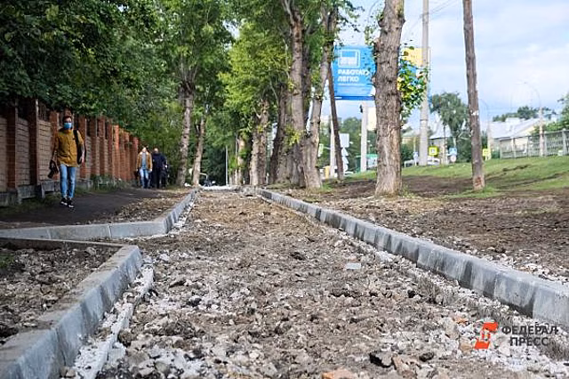 Мэр Екатеринбурга объявил об отказе от тротуарной плитки в пользу асфальта