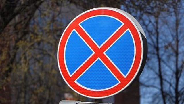 14 января коммунальщики будут убирать снег с парковок в Некрасовском переулке в Вологде