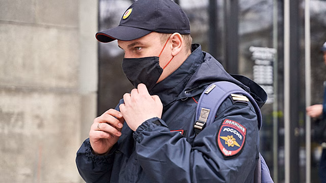 Силовики усилили контроль за мигрантами после драки на складе Ozon в Екатеринбурге