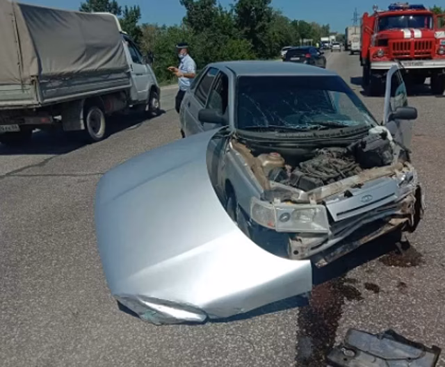 Водительница ВАЗа устроила аварию в Саратовской области