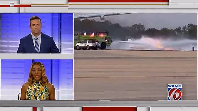 Два легкомоторных самолета столкнулись в аэропорту и попали на видео