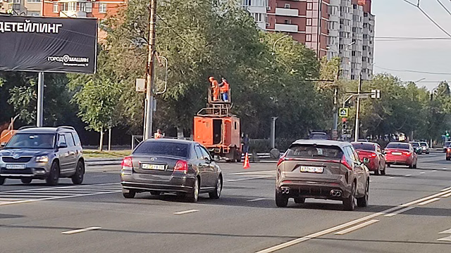 В Оренбурге восстановлено движение авто на месте падения фонарного столба