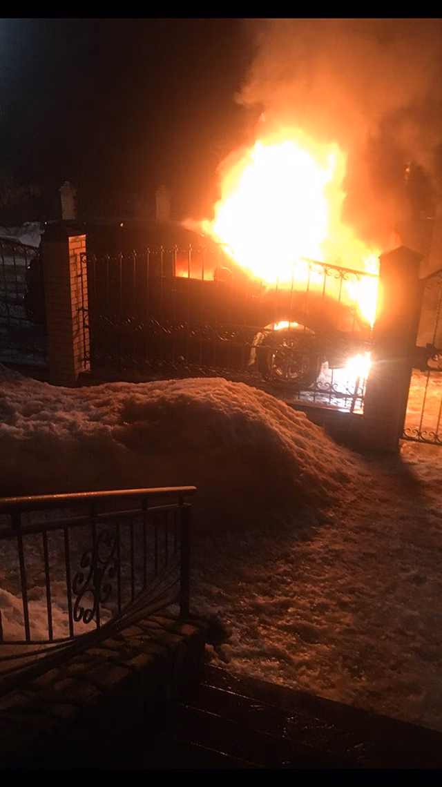 Председателю совета при ОМВД сожгли машину в Лодейном Поле