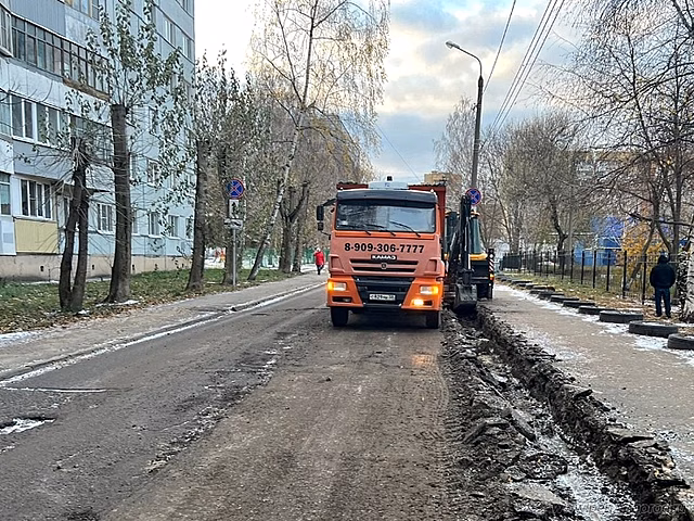 В Пензе около гимназии №13 приступили к ремонту дороги
