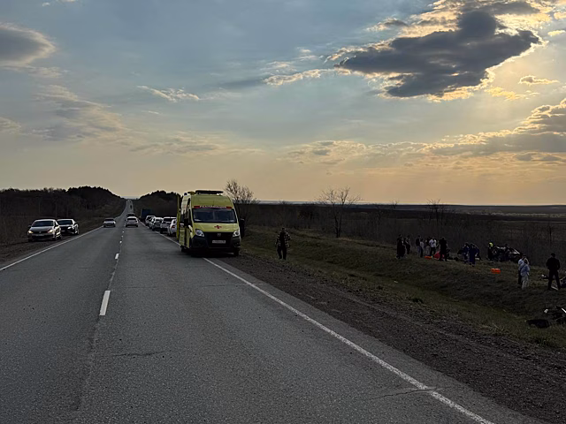 В Оренбургском районе в ДТП погиб 18-летний юноша, трое пострадали