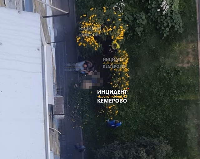 Очевидцы сообщили о разбившемся насмерть мужчине в Кемерове