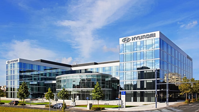 Южнокорейская компания Hyundai заменит логотип бренда на черно-белый