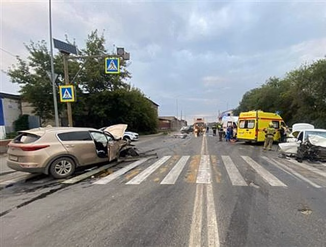 На Заводском шоссе в ДТП с двумя авто пострадали пять человек