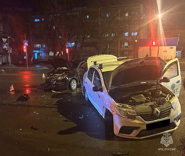 Три человека получили травмы в ДТП на Московской